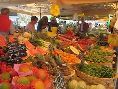 Villa Jardin Sanary: Centre-Ville avec Exposition Est-Sud-Ouest 0*, Sanary-sur-Mer