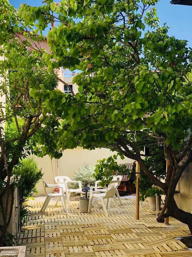 Votre Sejour A Sanary Dans Bas De Villa Avec Jardinet Terrasse Exposition Est Sud Ouest 400M Du Centre Ville En Zone Pietonne Ou Tout Peut Se Faire A Pied 0*, 사나리쉬르메르